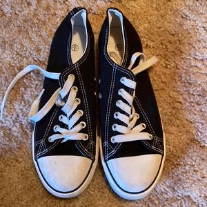 Tennis shoes, barely worn, womens sz 8